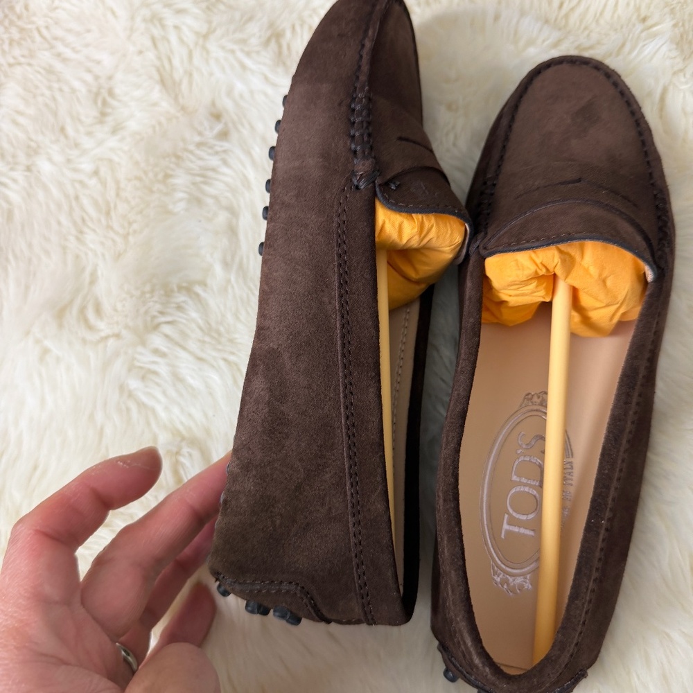 Tod’s Gommino Loafers in Suede brown brand new size 35